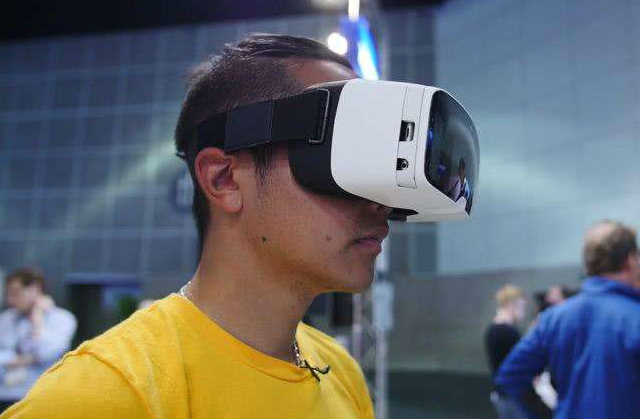 VR眼鏡瞳孔間距調(diào)節(jié)電機(jī)_VR眼鏡自動調(diào)焦電機(jī)解決方案-萬至達(dá)電機(jī)